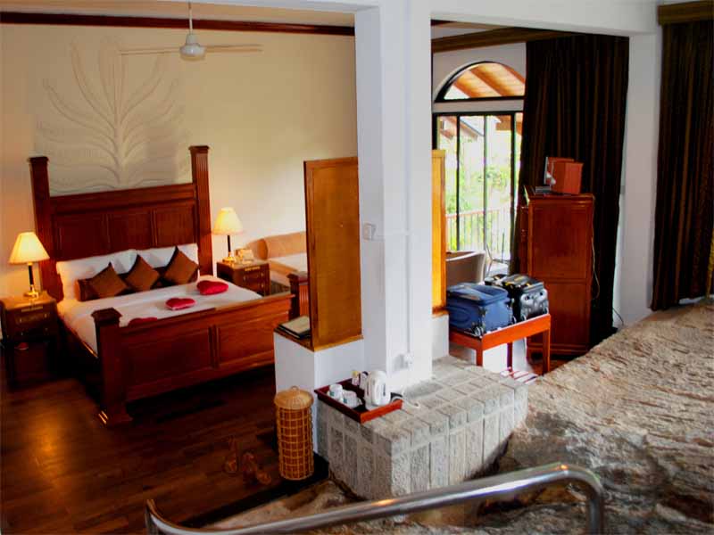 Earls Regency Kandy Room